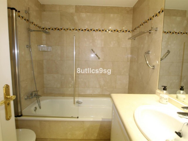 2 Bedrooms Apartment in Nueva Andalucía