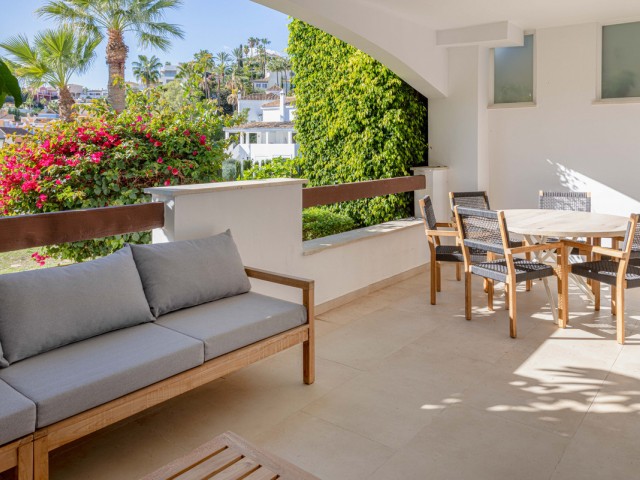 2 Bedrooms Apartment in Nueva Andalucía