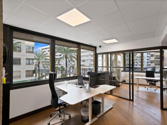 Comercial con 0 Dormitorios  en Marbella
