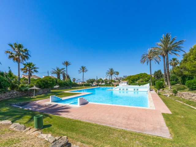 Villa con 3 Dormitorios  en Estepona