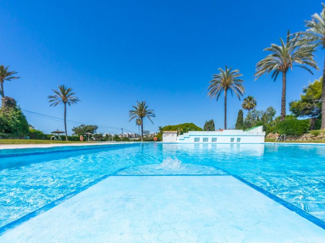 Villa con 3 Dormitorios  en Estepona
