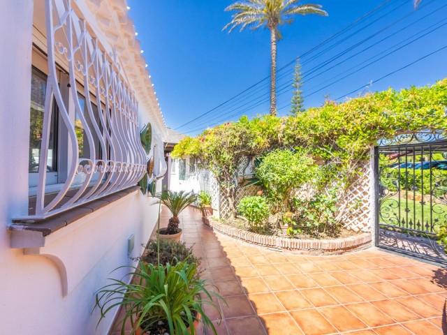 Villa con 3 Dormitorios  en Estepona