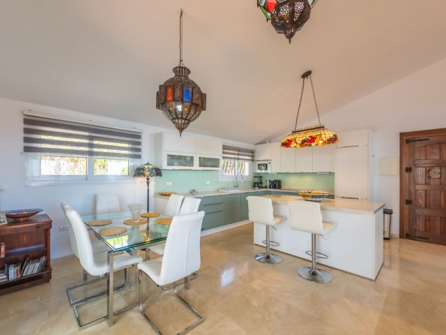 Villa con 3 Dormitorios  en Estepona