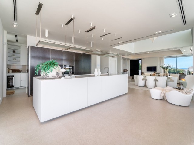 6 Bedrooms Villa in Benahavís