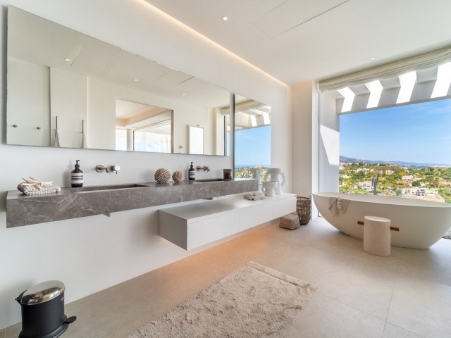 6 Bedrooms Villa in Benahavís
