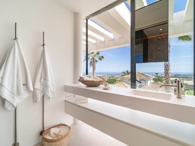 6 Bedrooms Villa in Benahavís
