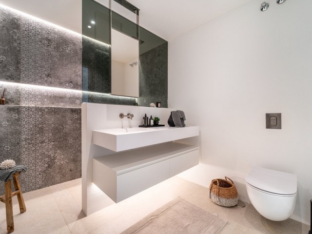 6 Bedrooms Villa in Benahavís