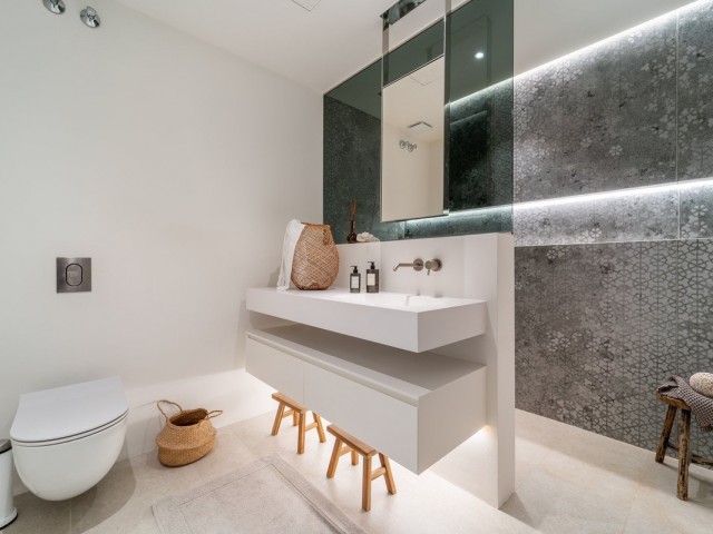 6 Bedrooms Villa in Benahavís