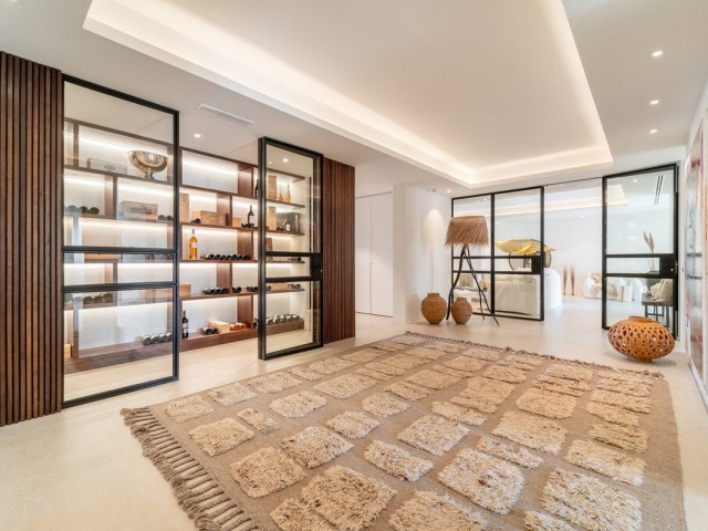 6 Bedrooms Villa in Benahavís