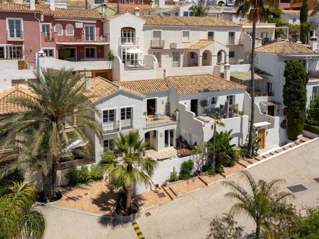 4 Bedrooms Townhouse in La Heredia