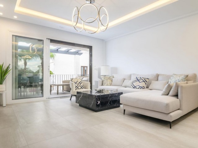 3 Bedrooms Apartment in Puerto Banús