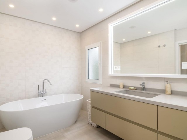 3 Bedrooms Apartment in Puerto Banús