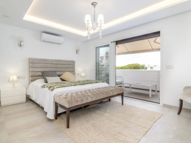 3 Bedrooms Apartment in Puerto Banús