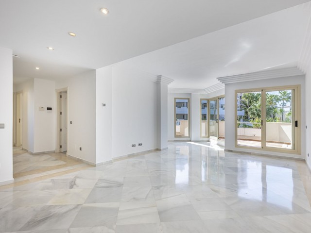 Apartamento con 2 Dormitorios  en Aloha