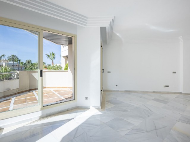 Apartamento con 2 Dormitorios  en Aloha