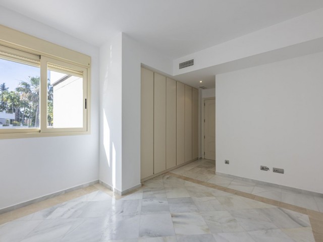 Apartamento con 2 Dormitorios  en Aloha