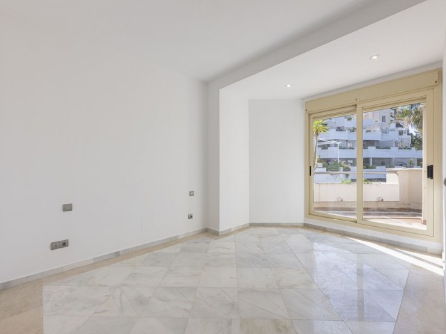 Apartamento con 2 Dormitorios  en Aloha