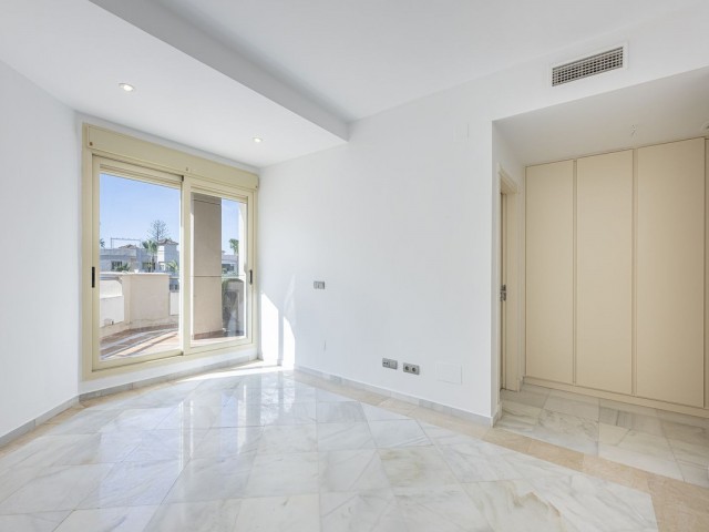 Apartamento con 2 Dormitorios  en Aloha