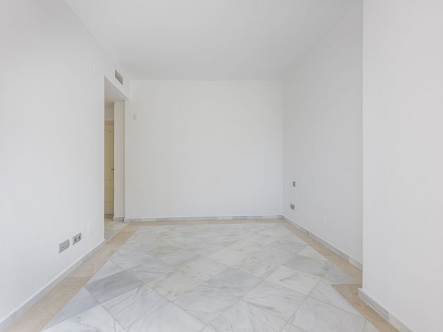 Apartamento con 2 Dormitorios  en Aloha