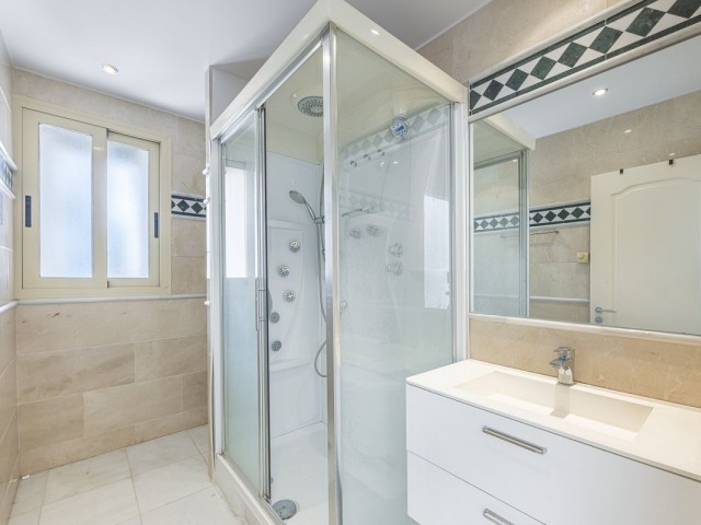Apartamento con 2 Dormitorios  en Aloha