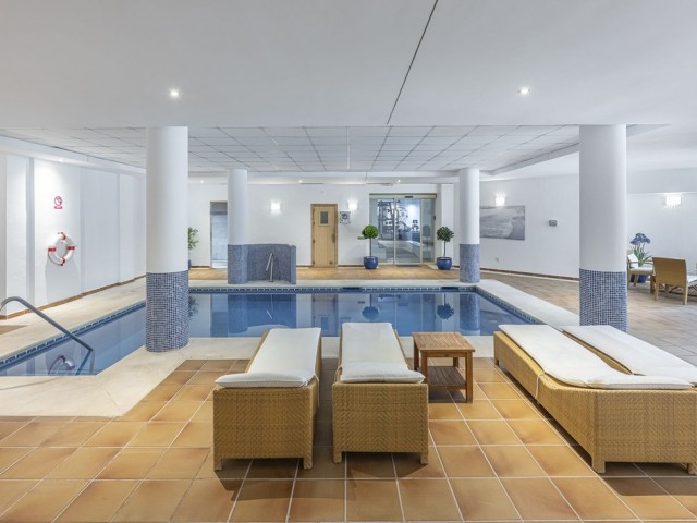 Apartamento con 2 Dormitorios  en Aloha