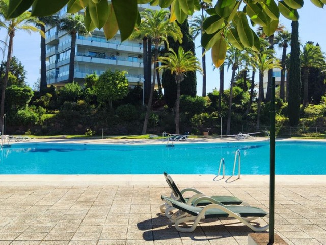 Apartamento con 3 Dormitorios  en Marbella
