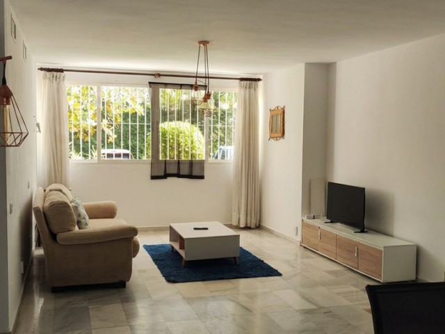 Apartamento con 3 Dormitorios  en Marbella