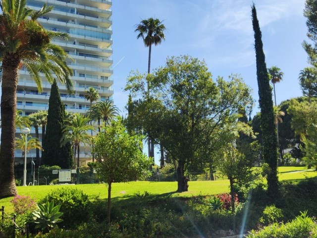 Apartamento con 3 Dormitorios  en Marbella