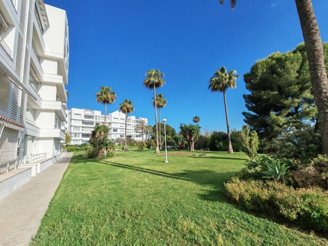 Apartamento con 3 Dormitorios  en Marbella