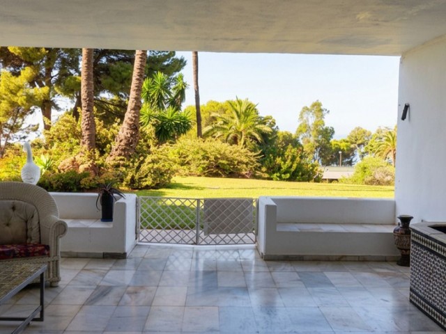 Apartamento con 3 Dormitorios  en Marbella