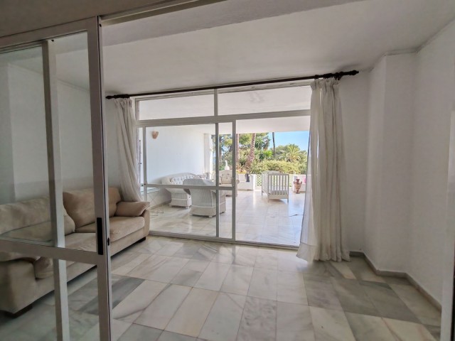 Apartamento con 3 Dormitorios  en Marbella