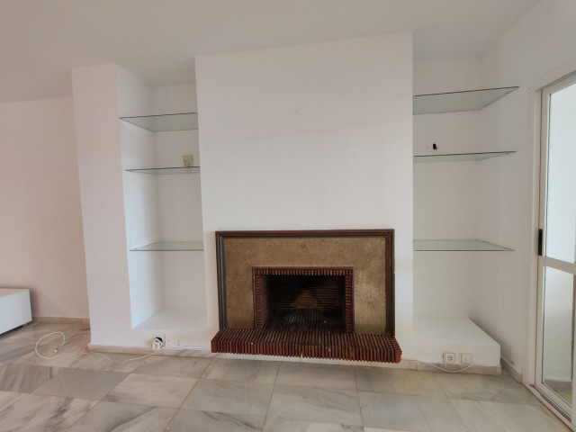 Apartamento con 3 Dormitorios  en Marbella