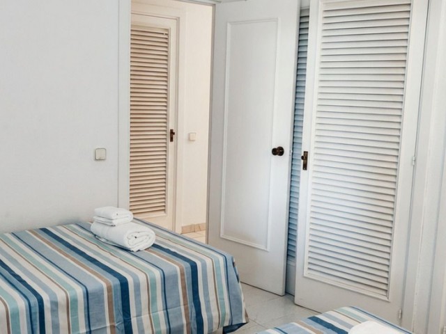 Apartamento con 3 Dormitorios  en Marbella