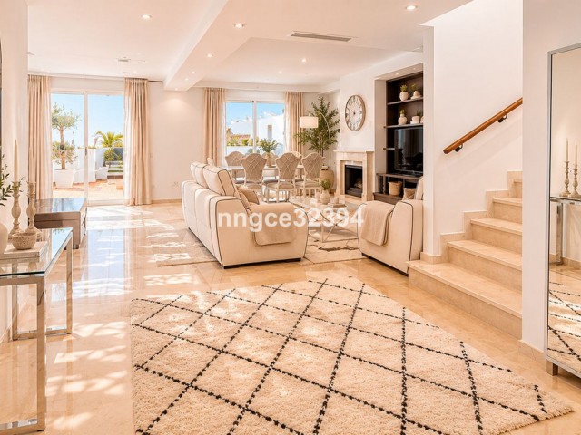 Apartamento con 3 Dormitorios  en Nueva Andalucía
