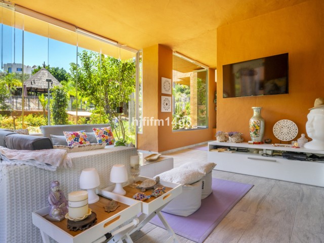 Apartamento con 3 Dormitorios  en Nueva Andalucía