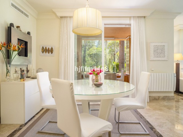 Apartamento con 3 Dormitorios  en Nueva Andalucía