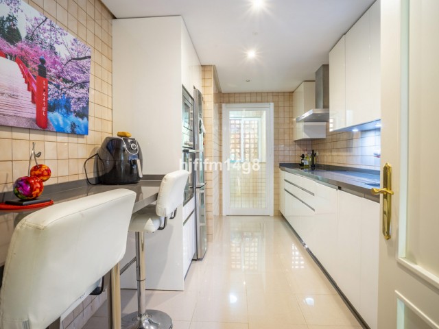 Apartamento con 3 Dormitorios  en Nueva Andalucía