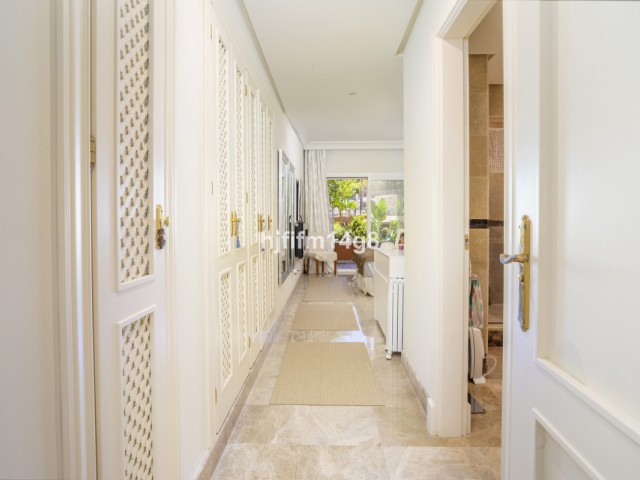 Apartamento con 3 Dormitorios  en Nueva Andalucía