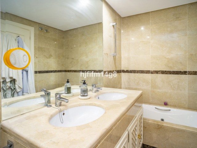 Apartamento con 3 Dormitorios  en Nueva Andalucía