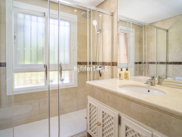 Apartamento con 3 Dormitorios  en Nueva Andalucía