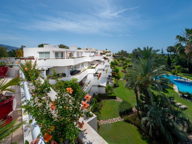Apartamento con 4 Dormitorios  en Nueva Andalucía