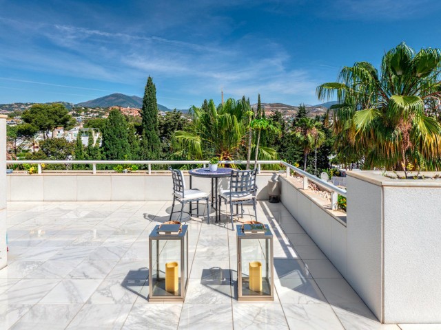 Apartamento con 4 Dormitorios  en Nueva Andalucía