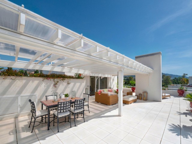 Apartamento con 4 Dormitorios  en Nueva Andalucía