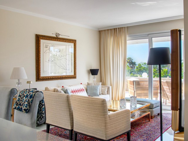 Apartamento con 4 Dormitorios  en Nueva Andalucía