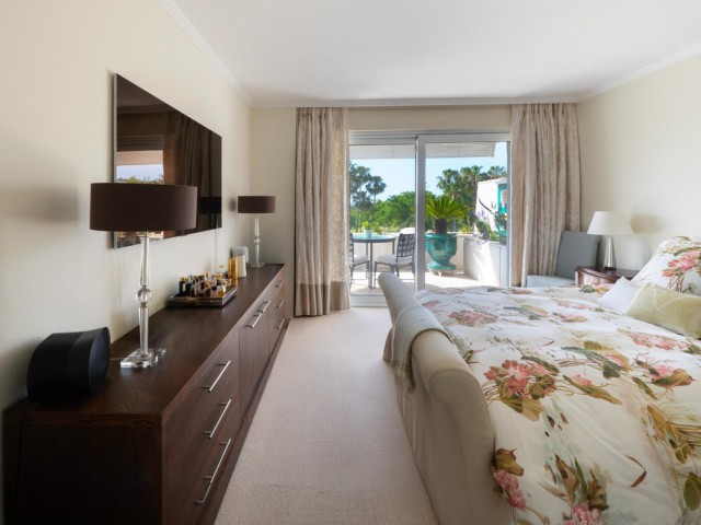 Apartamento con 4 Dormitorios  en Nueva Andalucía