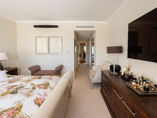 Apartamento con 4 Dormitorios  en Nueva Andalucía