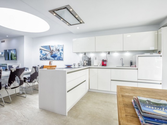4 Schlafzimmer Reihenhaus in Nueva Andalucía