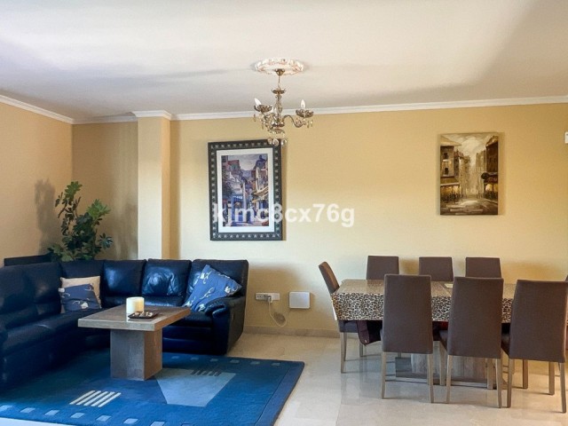 Villa con 5 Dormitorios  en Calahonda