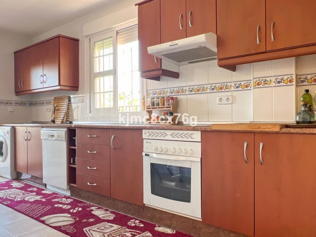Villa con 5 Dormitorios  en Calahonda