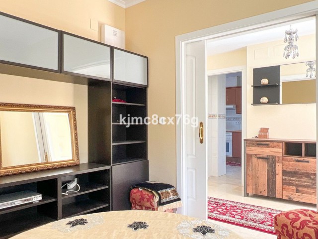 Villa con 5 Dormitorios  en Calahonda